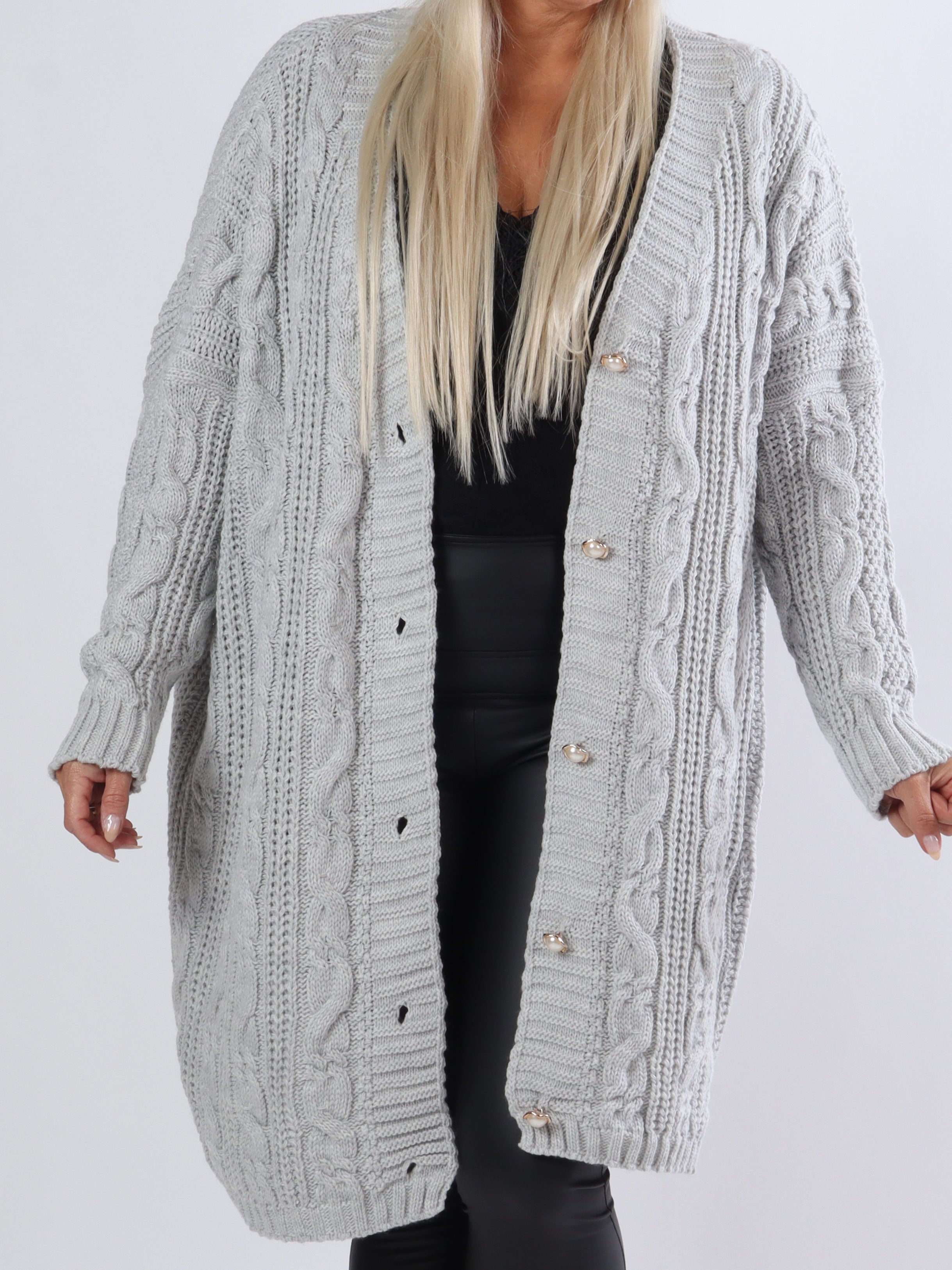 Noa - Plus size cardigan med kabelstrik